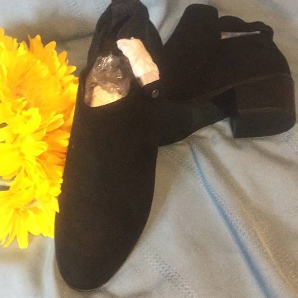 BLACK VEGAN SUEDE MOTO ALMOND TOE BOOTIE BOOTS - Picture 8 of 8